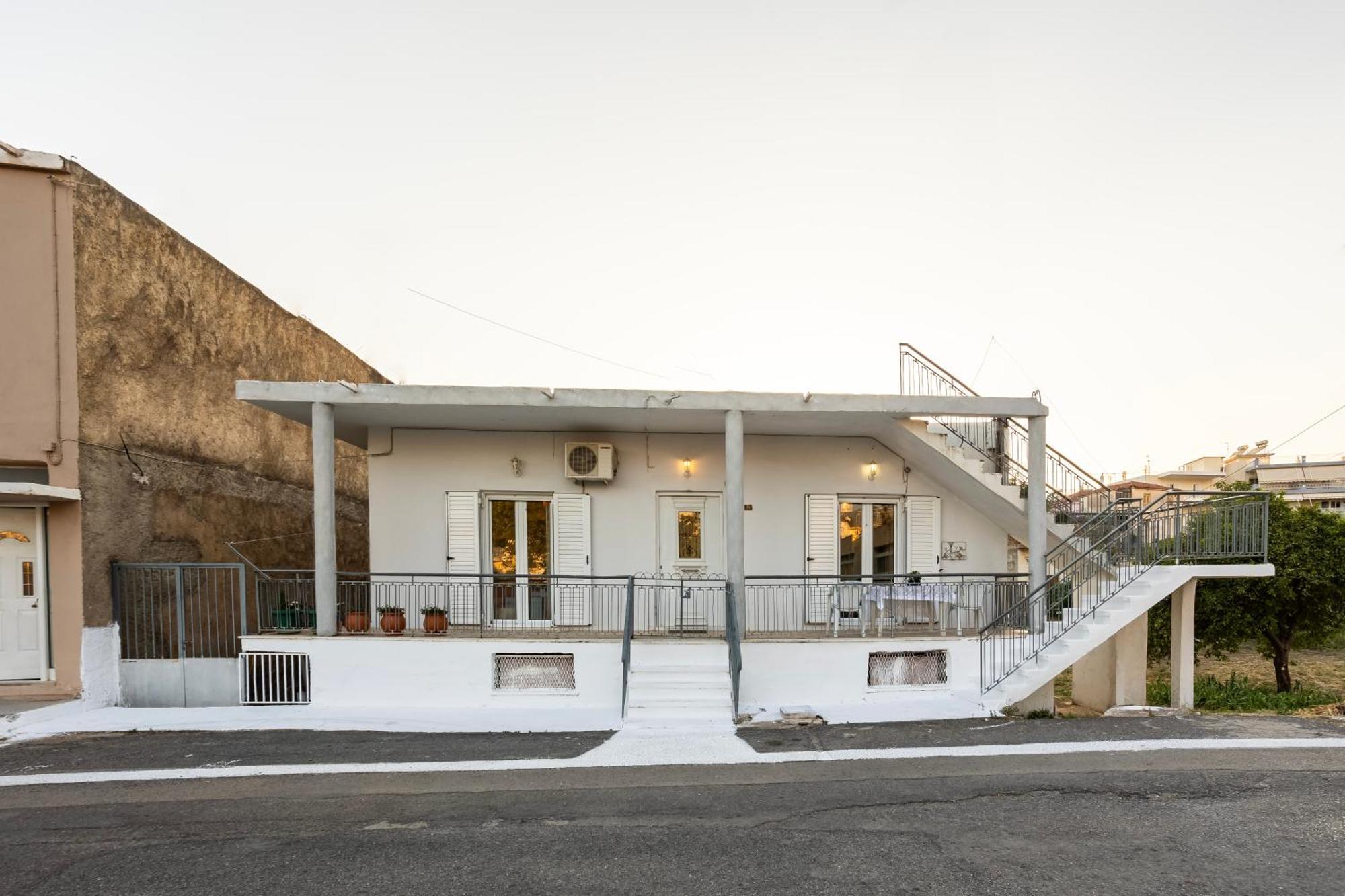 Kalamata'S Sunny Retreat Near The Historic Center 外观 照片