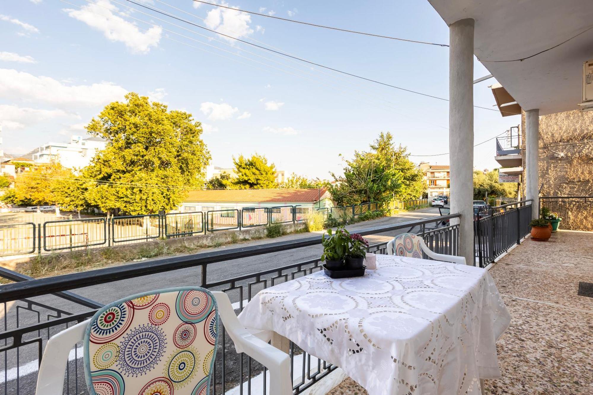 Kalamata'S Sunny Retreat Near The Historic Center 外观 照片